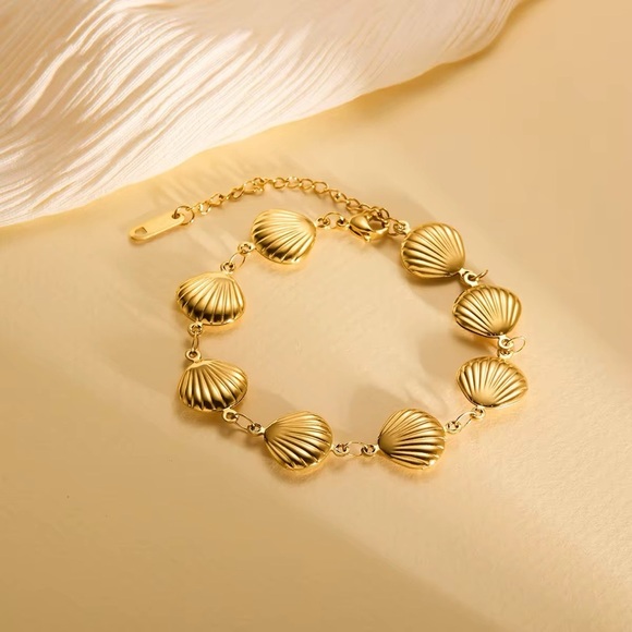 18K Gold Plated - Shell Bracelet - Picture 2 of 6